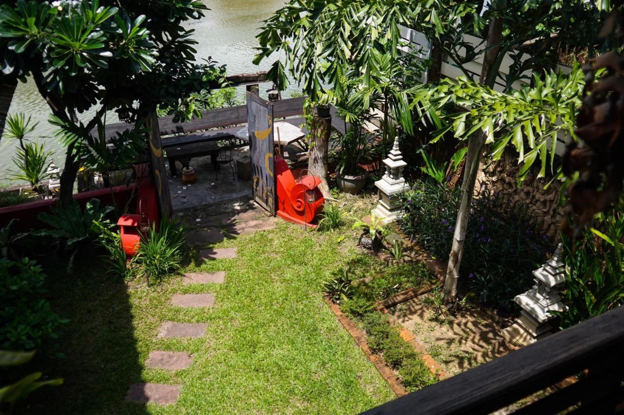 The Riverside Guest House Lampang Buitenkant foto